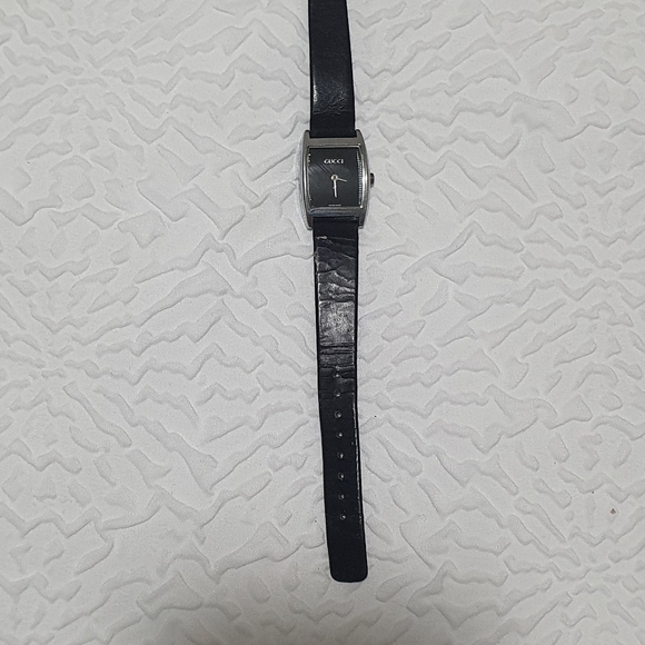 Vintage Gucci women\'s watch. main image 6